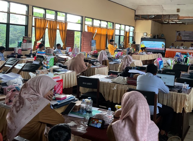 Potret Tim PKM PNBP FMIPA Bekali Guru SMAN 2 Maros, (Foto: Ist.)
