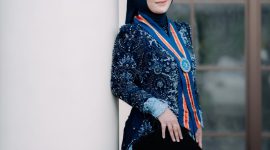 Potret Yuyung Afrilia, Wisudawan Terbaik FIKK Program Magister Periode Juni 2026, (Foto: Ist.)