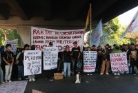 Potret Massa Aksi Lakukan Pernyataan Sikap pada Aksi Aliansi Mahasiswa Berlawan, (Foto: Nur Mardatillah)
