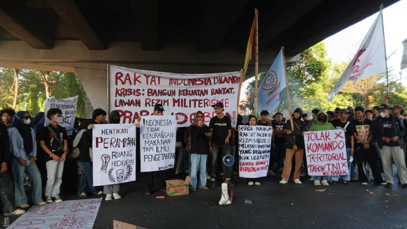 Potret Massa Aksi Lakukan Pernyataan Sikap pada Aksi Aliansi Mahasiswa Berlawan, (Foto: Nur Mardatillah)