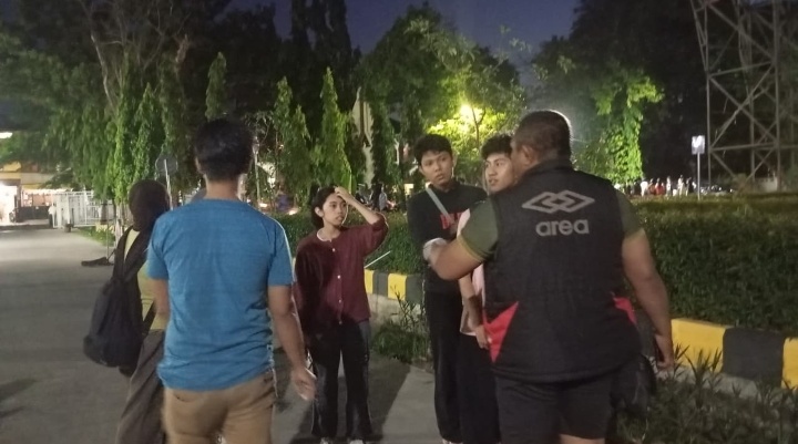 Situasi saat Kepala UPT Keamanan UNM Sterilkan Area Kampus 1 Gunung Sari, (Foto: Dok. Profesi)