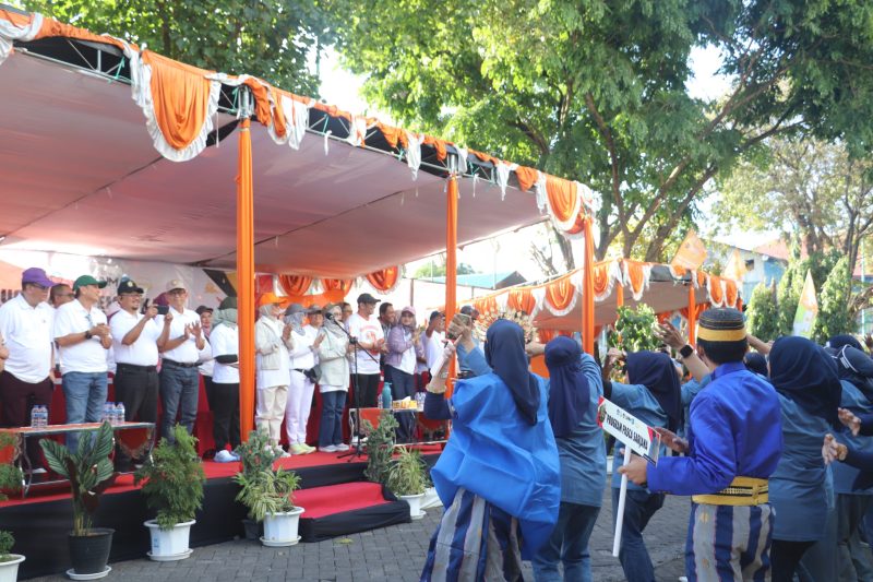 Suasana Penampilan Yel-Yel Tiap Kontingen dalam Rangkaian Pembukaan Dies Natalis ke-65, (Foto: Nurkhaerunnisa Aszahra Saleh)