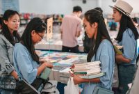 Potret Mahasiswa Membeli Sesuatu di Tengah Inflasi yang Meningkat, (Foto: Int.)