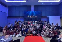 Foto Bersama Keluarga LPM Profesi UNM pada Malam Puncak ke-50, (Foto: Dok. Profesi)