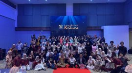Foto Bersama Keluarga LPM Profesi UNM pada Malam Puncak ke-50, (Foto: Dok. Profesi)
