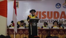 Potret Plt. Rektor saat Menyampaikan Sambutan pada Wisuda Periode Juli 2026, (Foto: Dok. Profesi).