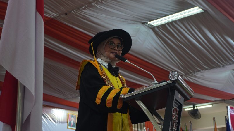 Potret Farida Patittingi Pada Sambutannya Wisuda Periode Juli 2026 (Foto: Dok. profesi)