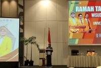 Plt Rektor Universitas Negeri Makassar Memberikan Sambutan, (Foto: St. Masyita Rahmi)