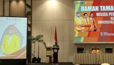 Plt Rektor Universitas Negeri Makassar Memberikan Sambutan, (Foto: St. Masyita Rahmi)