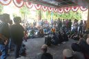 Foto Suasana Dialog Massa Aksi Demonstrasi dengan Perwakilan Fraksi Partai Politik di depan Gedung DPRD Sulsel, (Foto: Florencya Alnisa Christin)