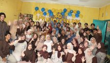 Foto Bersama Pengelola LPM Profesi pada Perayaan Harlah ke 50, (Dok. Profesi)