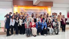 Potret Foto Bersama Pada Kegiatan Workshop Peningkatan Kapasitas Guru/Wali Kelas, (Foto: Ist.)