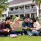 Ilustrasi Mahasiswa Melakukan Aktivitas Perkuliahan, (Foto: Int.)