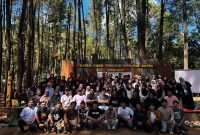 Potret bersama anggota baru lpm penalaran setelah pengukuhan dan outbound, (Foto: Ist.)