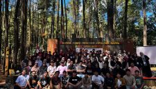 Potret bersama anggota baru lpm penalaran setelah pengukuhan dan outbound, (Foto: Ist.)