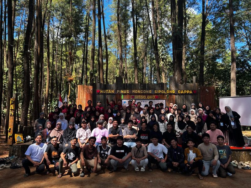 Potret bersama anggota baru lpm penalaran setelah pengukuhan dan outbound, (Foto: Ist.)