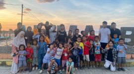Foto bersama Mahasiswa Teknologi Pendidikan dengan Anak Didik di Kecamatan Tallo, (Foto: Ist.)