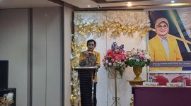 Potret Dekan Fakultas Seni Dan Desain Andi Imran Menyampaikan Laporan Lulusan Periode Juli 2026, (Foto: Muhammad Yusran)