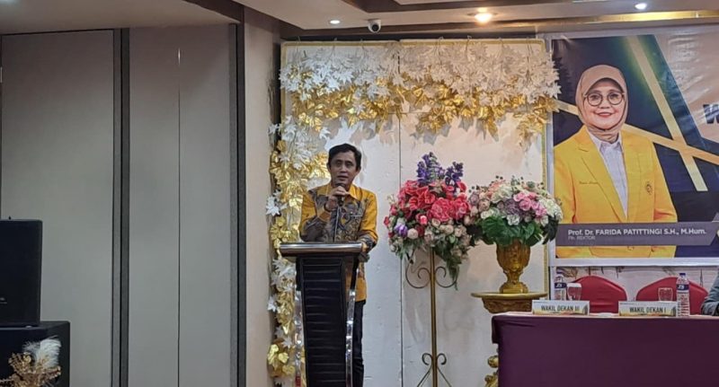Potret Dekan Fakultas Seni Dan Desain Andi Imran Menyampaikan Laporan Lulusan Periode Juli 2026, (Foto: Muhammad Yusran)