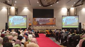 Potret Dekan FIKK saat Memberikan Sambutan di Ramah Tamah Alumni Periode Juli, (Foto: Hafid Budiawan)