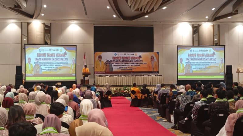 Potret Dekan FIKK saat Memberikan Sambutan di Ramah Tamah Alumni Periode Juli, (Foto: Hafid Budiawan)