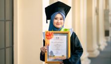Potret Vina Aprilia, Wisudawan Terbaik FIKK UNM, (Foto: Ist.)