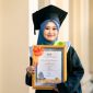 Potret Vina Aprilia, Wisudawan Terbaik FIKK UNM, (Foto: Ist.)