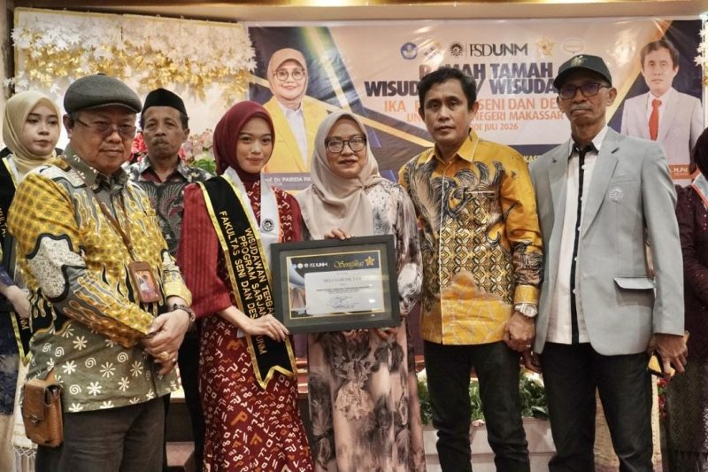 Potret Meli Agreini Wisudawan Terbaik Satu Program Sarjana FSD UNM, (Foto: Ist.)