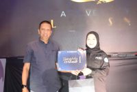 Foto Pemberian Penghargaan Kepada Pengelola Terbaik I,(foto: Dok. Profesi).