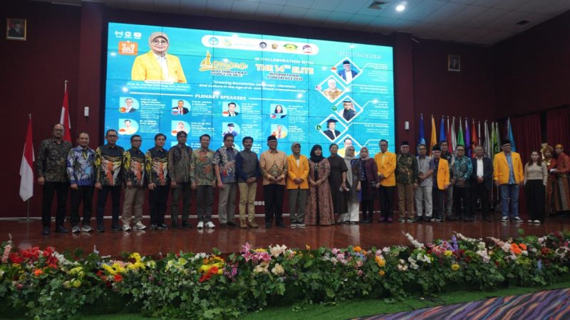 Potret Plt Rektor UNM Bersama Jajaran Pimpinan dan Pembicara pada Pembukaan Lontara International Conference 2026, (Foto: Alyani Fajrina, Nursyabri)