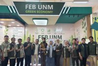 Foto Bersama Tim Pameran FEB, (Foto: Ist.)