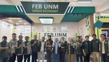 Foto Bersama Tim Pameran FEB, (Foto: Ist.)