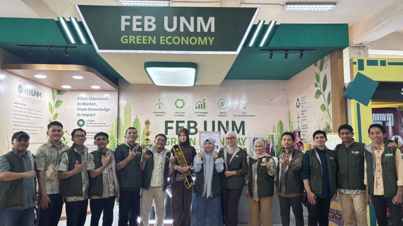 Foto Bersama Tim Pameran FEB, (Foto: Ist.)