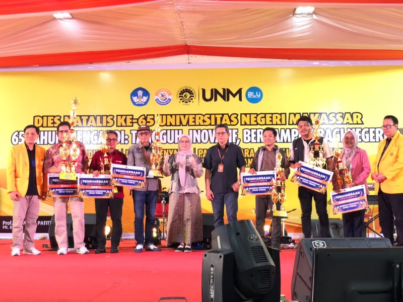 Foto Bersama Juara Lomba Tenant Terbaik, (Foto: Rahmadani.)