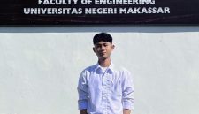 Potret Nurhidayat Mahasiswa Jurusan Teknik Elektronika dan Teknologi Informasi UNM sebagai Pengembang Robot Transporter, (Foto; Ist.)
