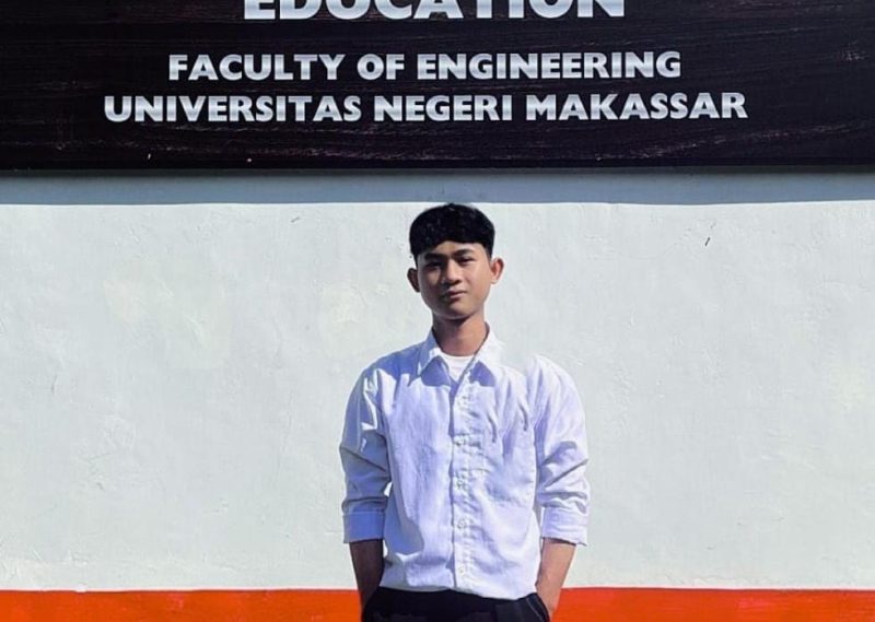 Potret Nurhidayat Mahasiswa Jurusan Teknik Elektronika dan Teknologi Informasi UNM  sebagai Pengembang Robot Transporter, (Foto; Ist.)