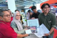 Potret Didut Saat Meraih Penghargaan Juara 1 Lomba Sketsa On The Spot , (Foto: Ist.)