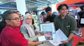 Potret Didut Saat Meraih Penghargaan Juara 1 Lomba Sketsa On The Spot , (Foto: Ist.)