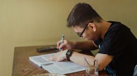 Potret Seorang Mahasiswa sedang Belajar, (Foto: Int.)