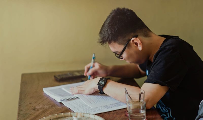 Potret Seorang Mahasiswa sedang Belajar, (Foto: Int.)