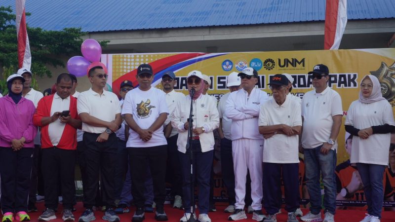 Potret Plt Rektor UNM saat Melakukan Sambutan di Acara Jalan Santai, (Foto: Musdalifah)