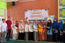 Foto bersama saat pelaksaan kegiatan Program Kemitraan Masyarakat FMIPA UNM, (Foto: Ist.)