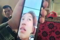 Nurul Izza korban selamat KMP Mutiara Sentosa 02 saat Video Call dengan Keluarganya, (Foto: Int)