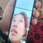 Nurul Izza korban selamat KMP Mutiara Sentosa 02 saat Video Call dengan Keluarganya, (Foto: Int)