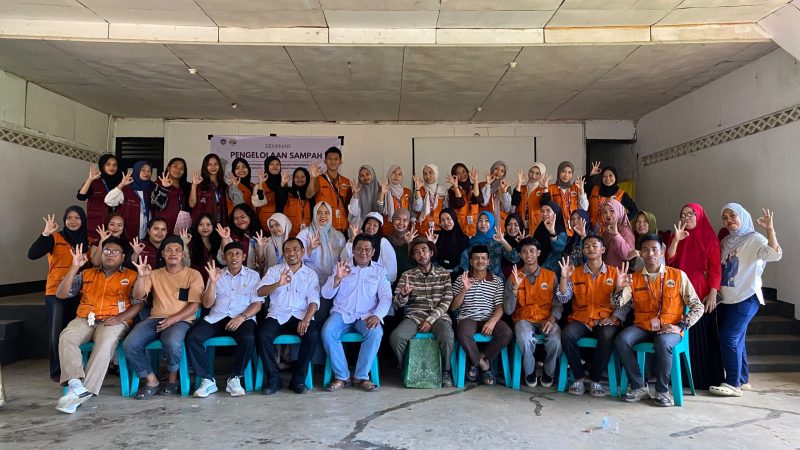 Potret Mahasiswa dan Warga Setelah Seminar, (Foto Ist.)