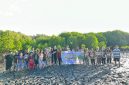 Potret Tim PKM FMIPA Tanam Mangrove di Kampung Karabba (Foto: Ist.) 
