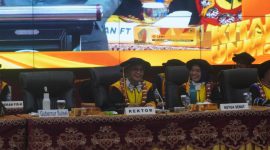 Potret Farida Patitinggi dalam Acara Dies Natalis ke-65 UNM, (Foto: Alyani Fajrina Nursyabri)