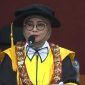 Potret Farida Patittingi saat Menyampaikan Laporan Tahunan Plt. Rektor pada Kegiatan Upacara Perayaan Dies Natalis UNM ke-65, (Foto : Int.)