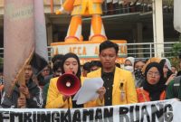 Potret Lembaga Kemahasiswaan (LK) UNM saat Aksi Demonstrasi, (Dok. Profesi)