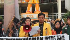 Potret Lembaga Kemahasiswaan (LK) UNM saat Aksi Demonstrasi, (Dok. Profesi)
